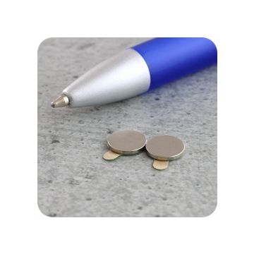 Scheibenmagnete aus Neodym, N45 axial, selbstklebend, 1 mm dick, Ø 8 mm - vernickelt